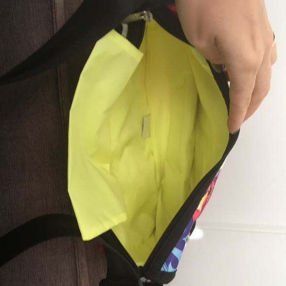 Bright, adorable LeSportsac handbag. Never used! - Picture 4 of 4